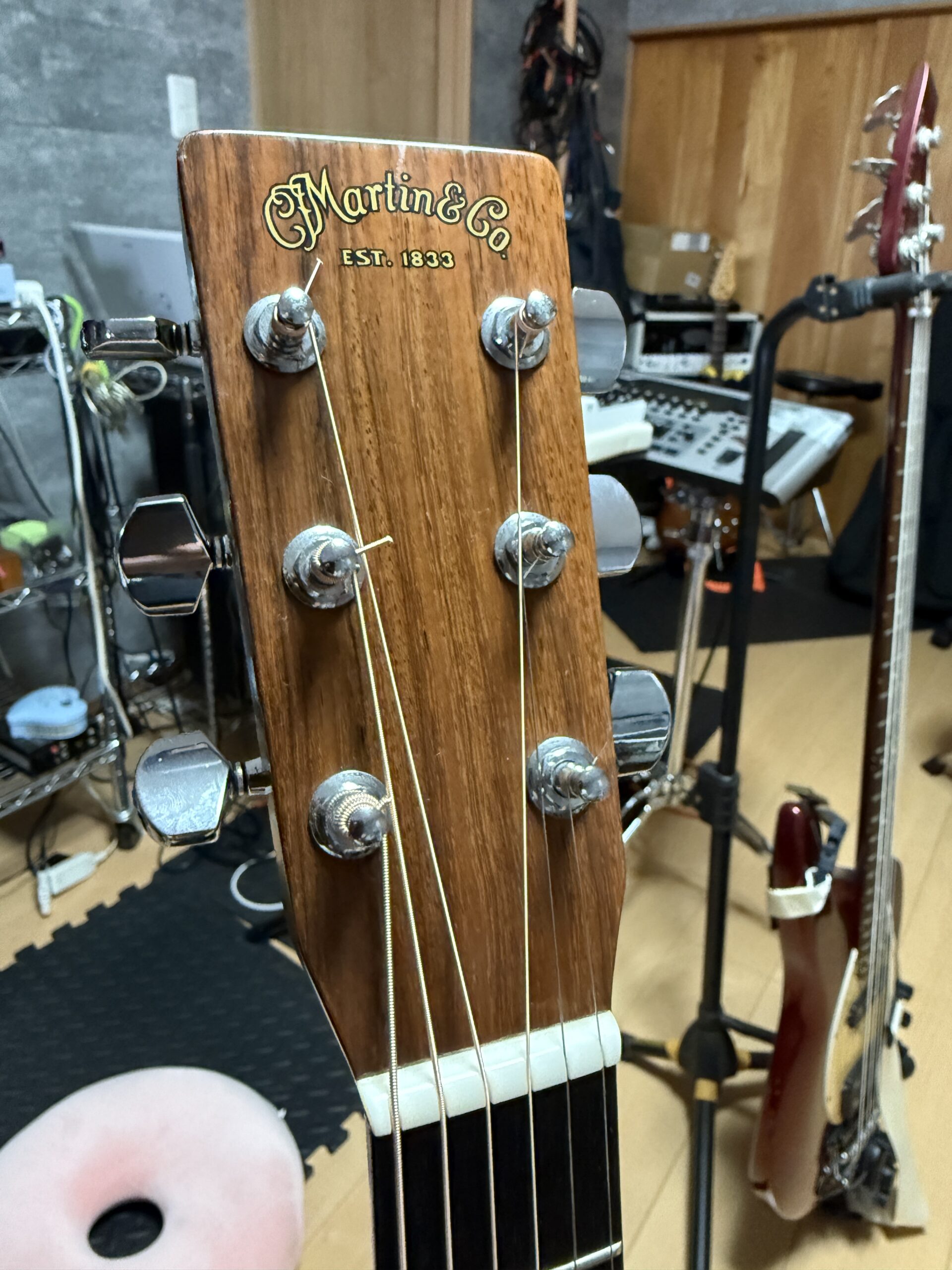 Martin Custom D-28のヘッド。C.F. Martin & Co. EST.1833のロゴ